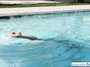 Голая Rachel Starr наслаждается ласками мускулистого парня в бассейне